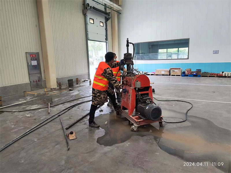 蕲春厂房地面下沉塌陷注浆加固施工